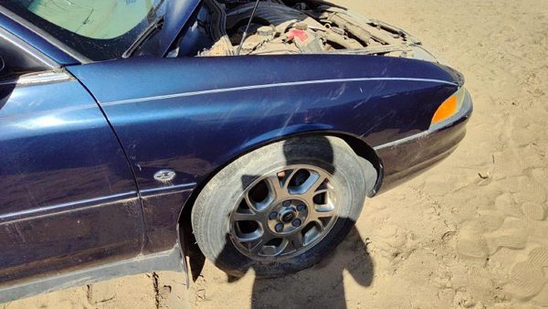 2000 Oldsmobile Intrigue Fender RH Blue 28U — photo 3
