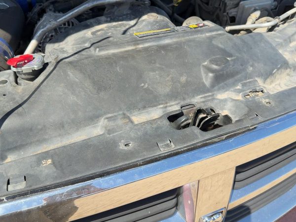 2004 Dodge Durango Top Plastic Cover Above Radiator Support Sight Shield Oem — photo 4