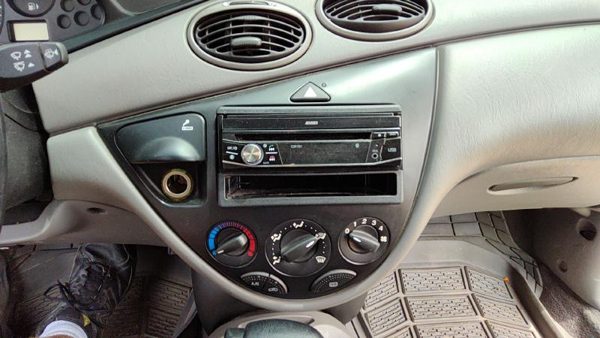 2000 Ford Focus Dash Panel Gray Ea — photo 3