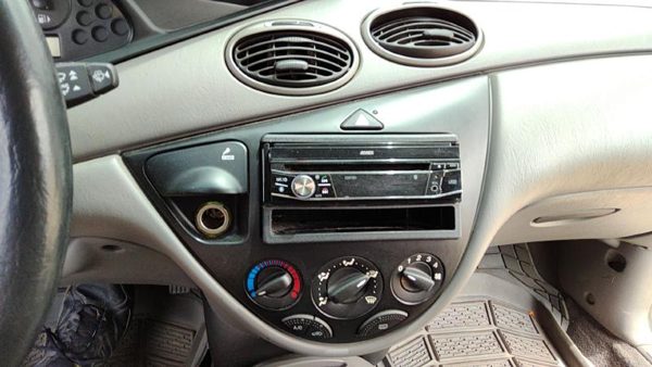 2000 Ford Focus Dash Panel Gray Ea — photo 1