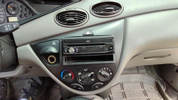 2000 Ford Focus Dash Panel Gray Ea — photo 5