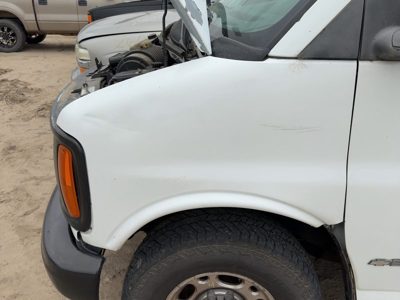 1996-2002 Chevy Express Van 2500 Driver Left Front Fender Oem White 12549270
