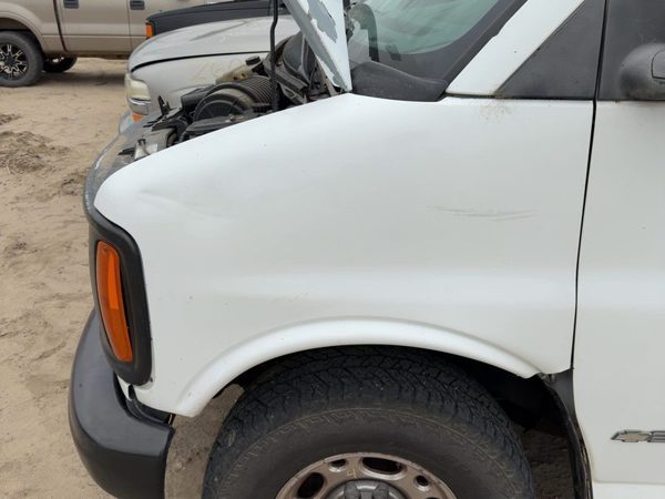 1996-2002 Chevy Express Van 2500 Driver Left Front Fender Oem White 12549270 — photo 1