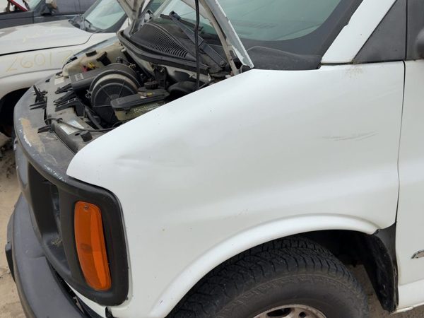 1996-2002 Chevy Express Van 2500 Driver Left Front Fender Oem White 12549270 — photo 3