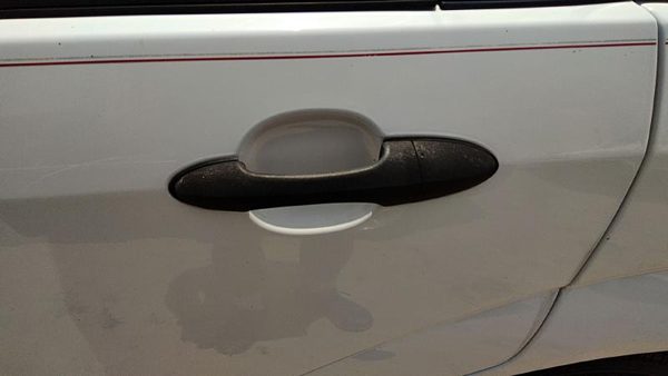 2000 Ford Focus Outside Door Handle LH Station Wagon White Yz — photo 2