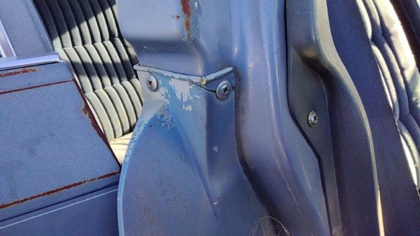 1980-1984 Deville Sedan Rh Passenger Right Door Hinge Cover Plastic Trim Blue — photo 2