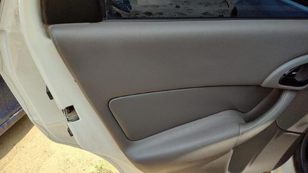00-03 Focus Station Wagon Driver Left Rear Inside Door Trim Panel Switches Back — photo 3