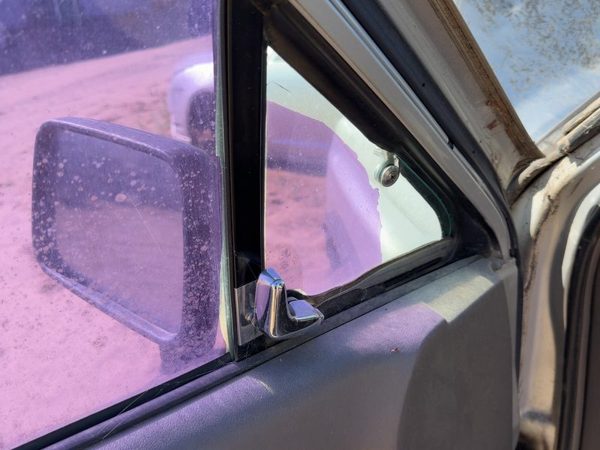 88-93 Isuzu Pup Driver Left Front Vent Window Small Door Glass With Frame Oem — photo 2