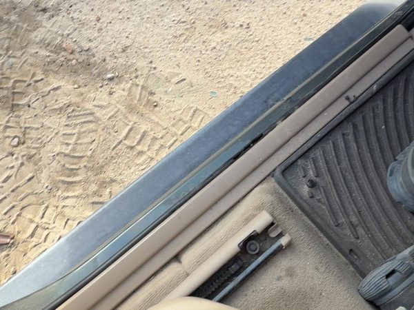 2000-2006 Bmw X5 Passenger Right Lower Kick Trim Panel Oem E53 Beige Lchc — photo 3