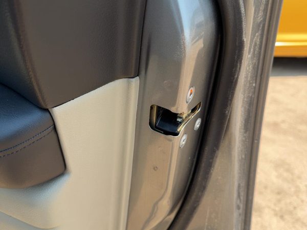 2003-2004 Infinity Fx45 Passenger Right Front Door Latch With Rods/Cables Oem — photo 3