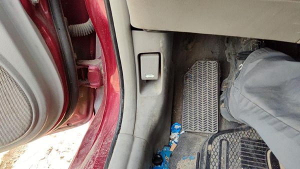 10-14 Honda Insight Driver Left Lower Kick Trim Panel Oem Tan — photo 3