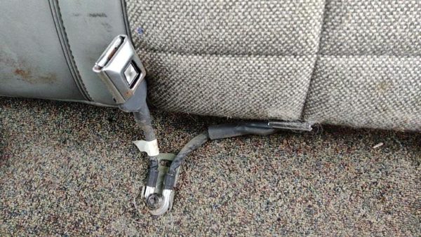 1992 Jeep Cherokee Driver Left Rear Seat Belt Buckle Receiver Back Oem Gray — photo 1