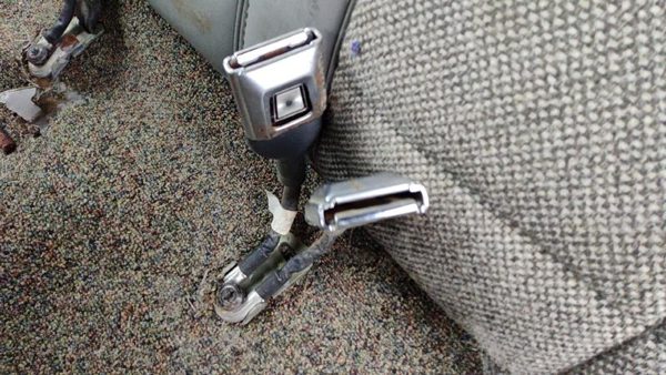 1992 Jeep Cherokee Driver Left Rear Seat Belt Buckle Receiver Back Oem Gray — photo 2
