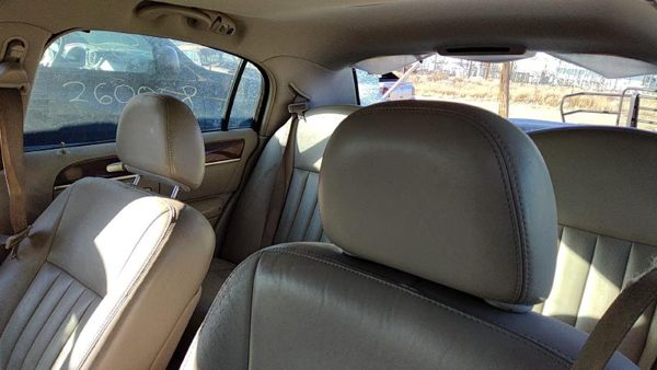2003-2010 Lincoln Town Car Pair Of Front Headrests Oem Left Right Set Seat — photo 1