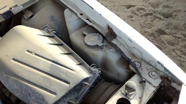 2000-2011 Ford Crown Vic Windshield Washer Fluid Reservoir With Pump Wiper Tank — photo 1