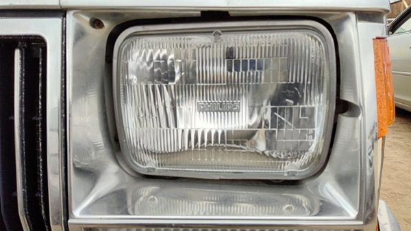 1992 Jeep Cherokee Headlamp Assembly LH — photo 1
