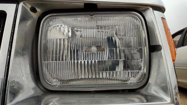 1992 Jeep Cherokee Headlamp Assembly LH — photo 4