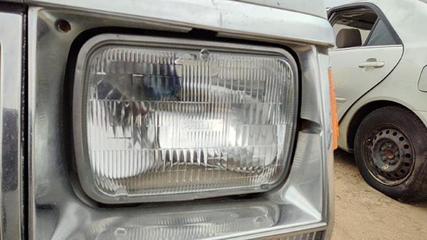 1992 Jeep Cherokee Headlamp Assembly LH — photo 3