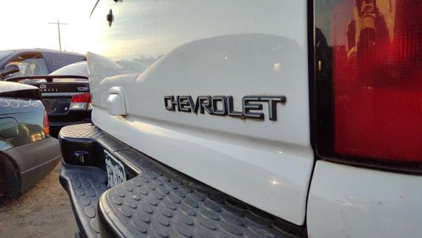 2001 Suburban 1500 Trunk/decklid/hatch/tailgate 50U Summit White — photo 5