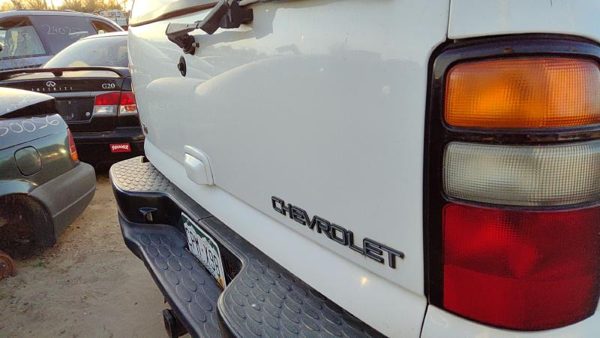 2001 Suburban 1500 Trunk/decklid/hatch/tailgate 50U Summit White — photo 4