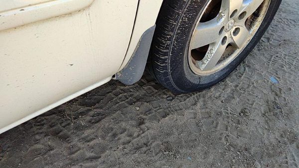 2007 Dodge Caravan Passenger Right Moulding From Fender Oem Trim Strip White Pw1 — photo 3