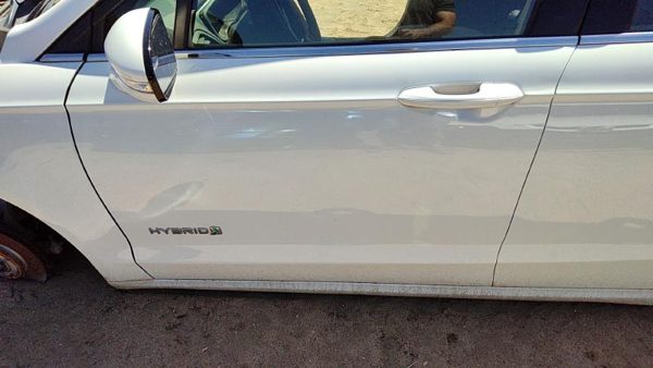 2013 Ford Fusion Front Door LH White Yz — photo 1
