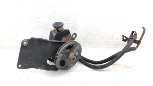 1986-1989 Dodge D100 W100 Power Steering Pump With Mount Bracket Oem 5.2L — photo 1