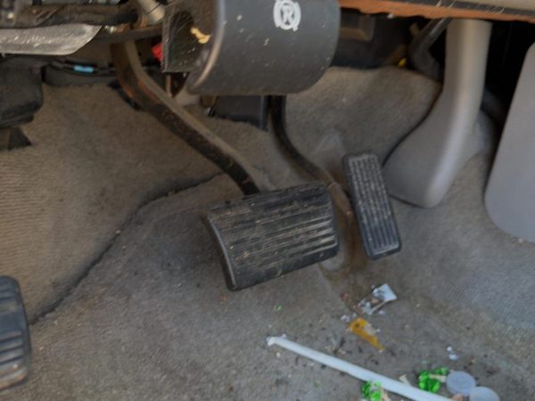 2000-2006 Chevy Suburban 1500 Brake Pedal Assembly Oem — photo 1