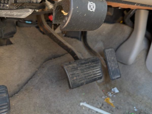 2000-2006 Chevy Suburban 1500 Brake Pedal Assembly Oem — photo 3