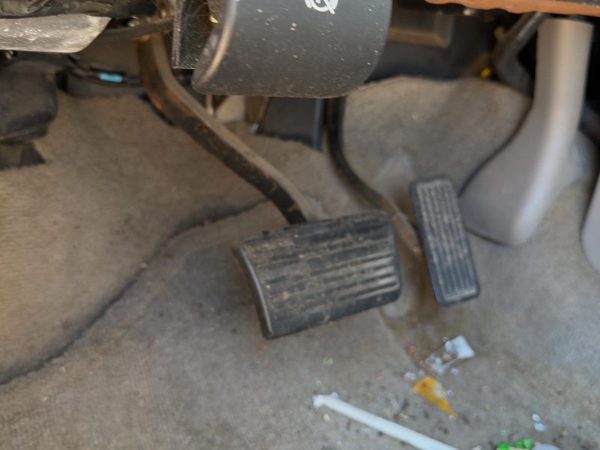 2000-2006 Chevy Suburban 1500 Brake Pedal Assembly Oem — photo 2