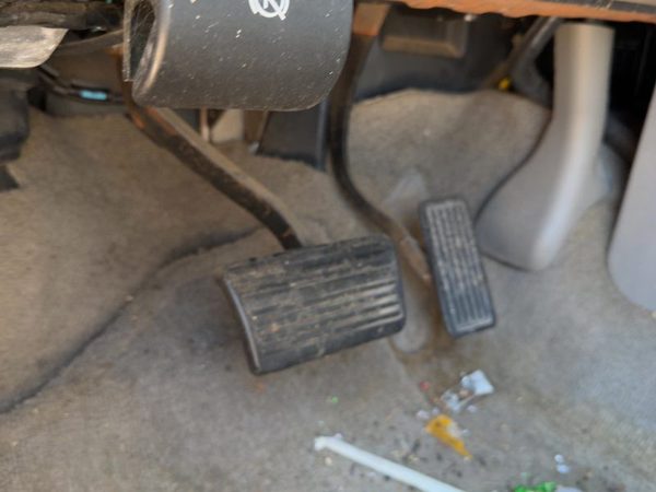 2000-2006 Chevy Suburban 1500 Brake Pedal Assembly Oem — photo 4