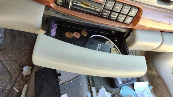 01-04 Buick Lesabre Buick Lesabre Coin Tray Assembly Oem Slide Out Dash Gray 17B — photo 2
