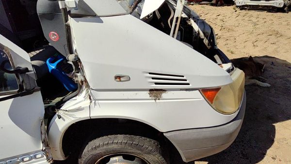 2006 Dodge Sprinter 3500 Fender RH Van White P01 Junk — photo 2