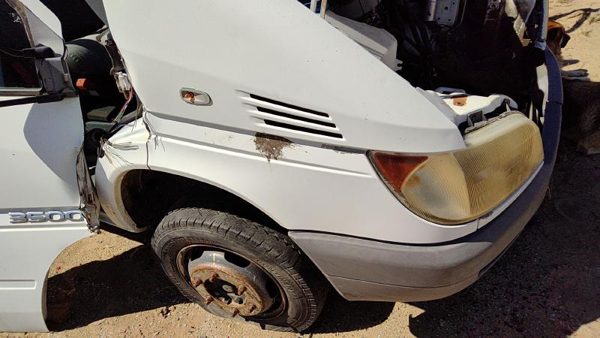 2006 Dodge Sprinter 3500 Fender RH Van White P01 Junk — photo 5