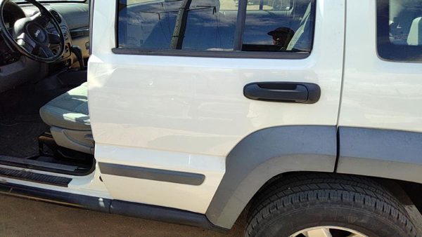 2005 Jeep Liberty Rear Door LH White PW1 — photo 3
