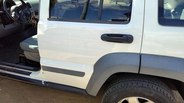 2005 Jeep Liberty Rear Door LH White PW1 — photo 2