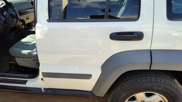 2005 Jeep Liberty Rear Door LH White PW1 — photo 4