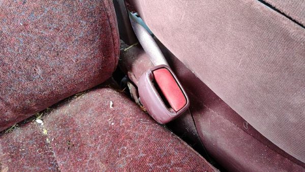 1997-1999 Buick Lesabre Passenger Right Front Seat Belt Buckle Receiver Oem Red — photo 3