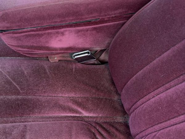 1994 Olds Eighty Eight Driver Left Front Seat Belt Buckle Receiver Oem Red — photo 1