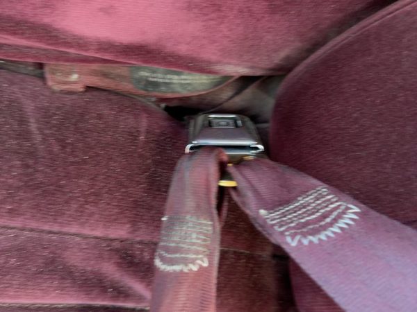 1994 Olds Eighty Eight Driver Left Front Seat Belt Buckle Receiver Oem Red — photo 3