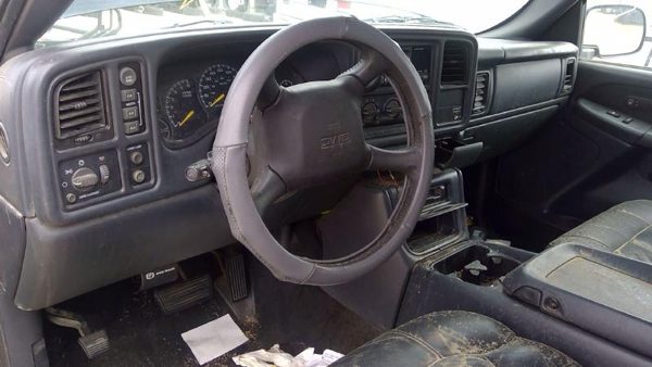 2000 GMC Sierra — vehicle photo 3