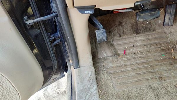 97-04 Ford F150 Driver Left Lower Kick Trim Panel Oem Tan Mx — photo 3