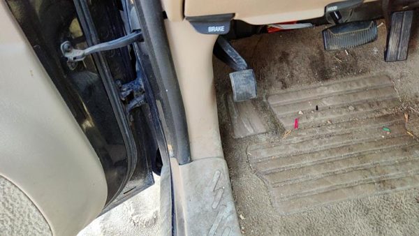 97-04 Ford F150 Driver Left Lower Kick Trim Panel Oem Tan Mx — photo 2