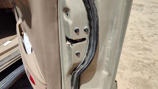 1998-02 Lincoln Navigator Passenger Right Front Door Latch With Rods/Cables Oem — photo 2
