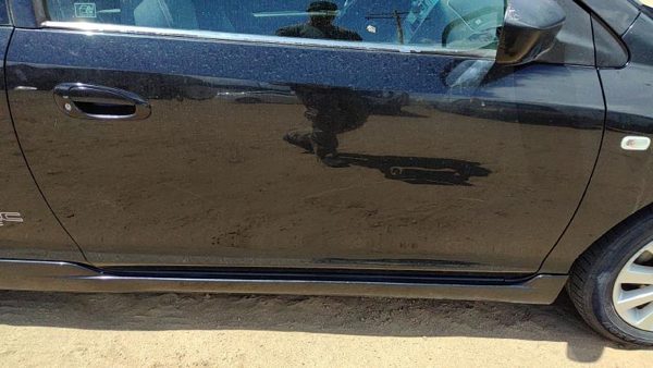 2004 Honda Civic Front Door RH Black Nbp — photo 4