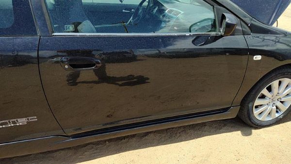 2004 Honda Civic Front Door RH Black Nbp — photo 2