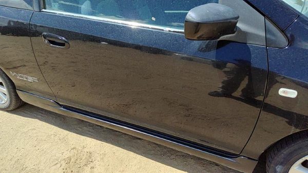 2004 Honda Civic Front Door RH Black Nbp — photo 6