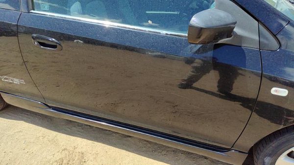 2004 Honda Civic Front Door RH Black Nbp — photo 5