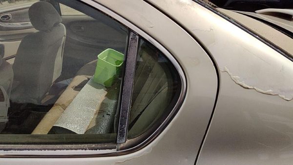 00-03 Nissan Maxima Driver Left Rear Vent Window Back Door Glass With Frame Oem — photo 2