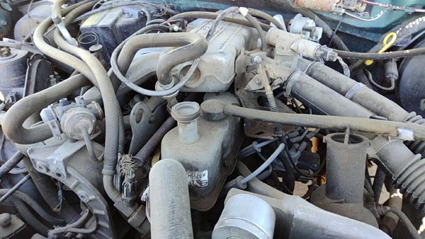 1988 Ford F150 Valve Cover OEM 4.9L — photo 2
